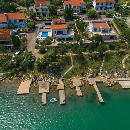 Ferienhaus Beach Front Home In Klimno With Wifi *