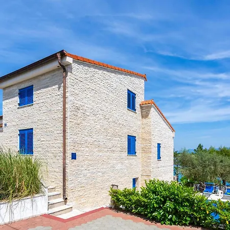 Ferienhaus Beach Front Home In Klimno With Wifi Klimno