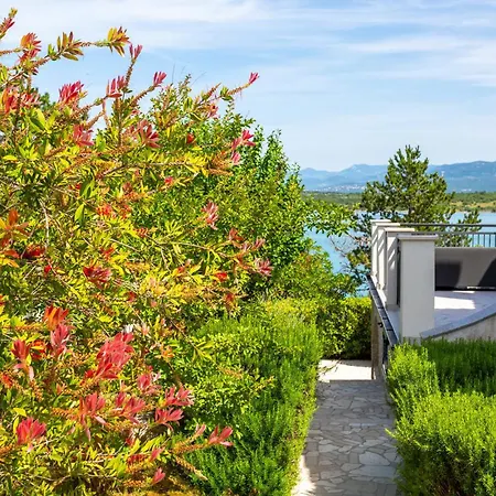 Ferienhaus Beach Front Home In Klimno With Wifi